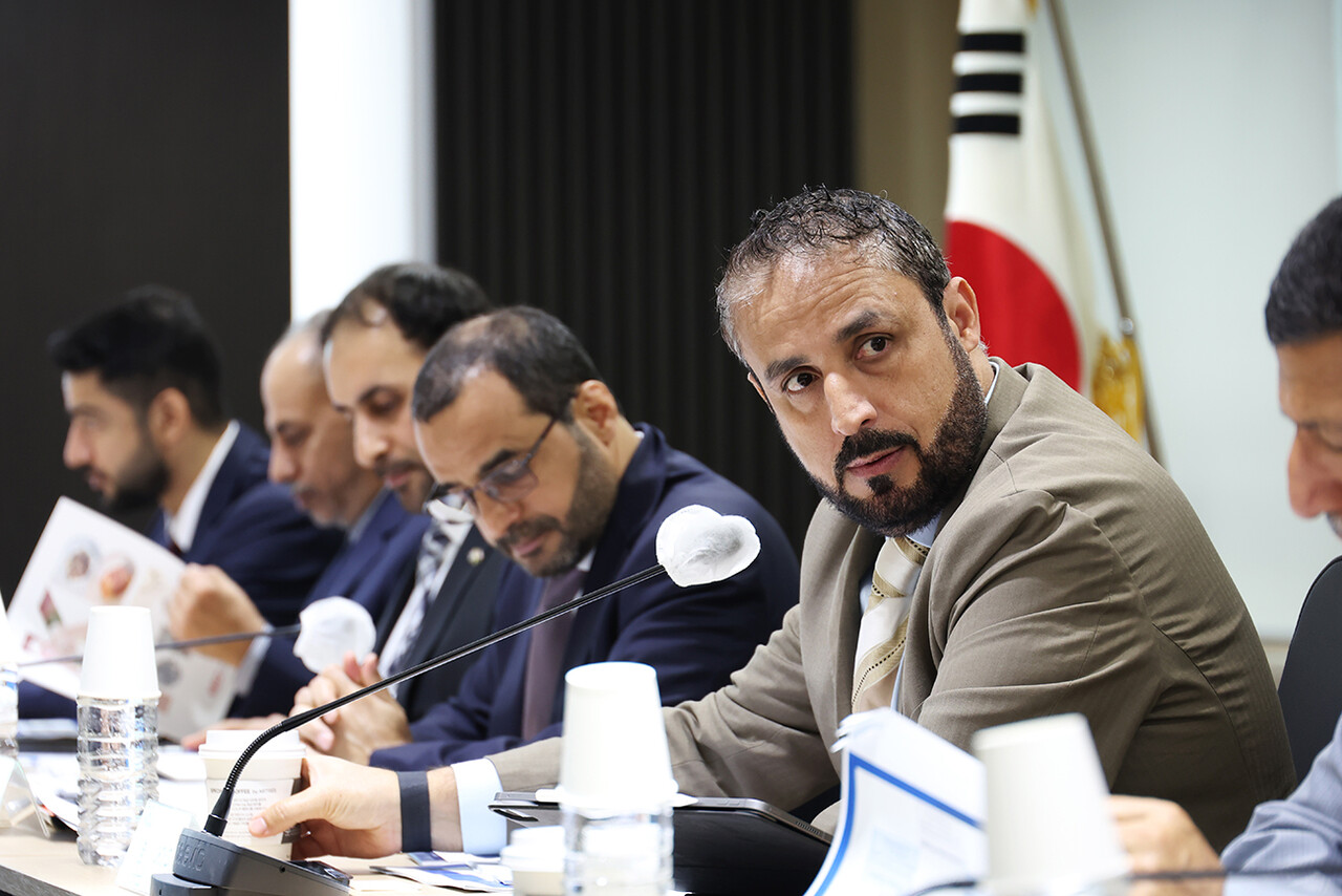 중소기업중앙회는 지난 15일 여의도 중기중앙회에서 바다르 알 마마리 오만 프로젝트·입찰·로컬콘텐츠청(PTLC) 청장을 접견하고 공공조달 시장에서의 중소기업 참여 확대 정책을 주제로 간담회를 개최했다. [황정아 기자]