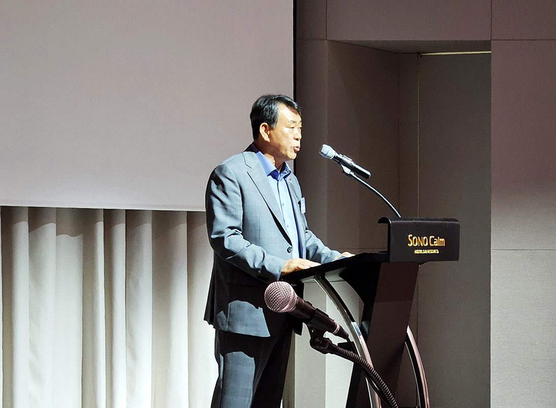 지난달 28일 경기인천기계조합 창립 64주년 기념세미나에서 허예회 이사장이 인사말을 하고 있다.